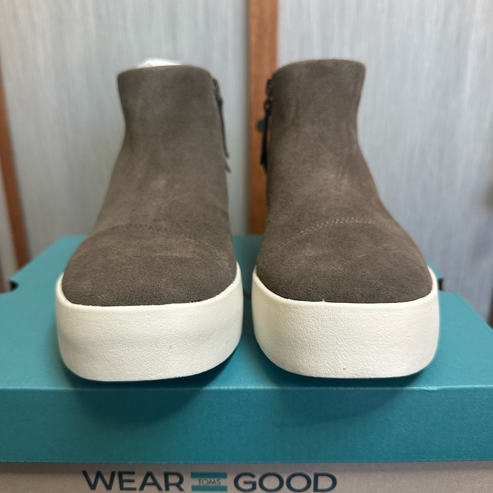 NWT- TOMS Verona Platform Bootie 8.5 M (women) Green